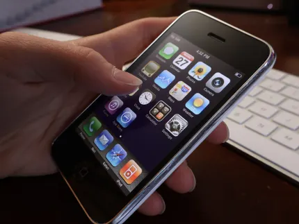 كازينو 4 كينغز سلوتس تطبيق الهاتف المحمول